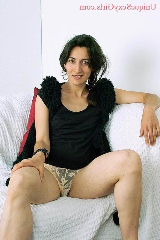 15P kinky brunette with abnormal hairy body
