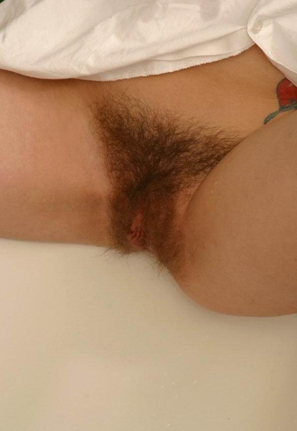 15P babe washing her hairy pussy in shower