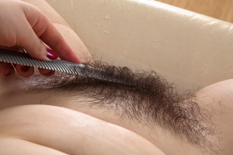 14P Samantha Jane shows off her very hairy pussy