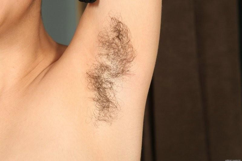 15P Eris Vespera shows her very hairy pussy