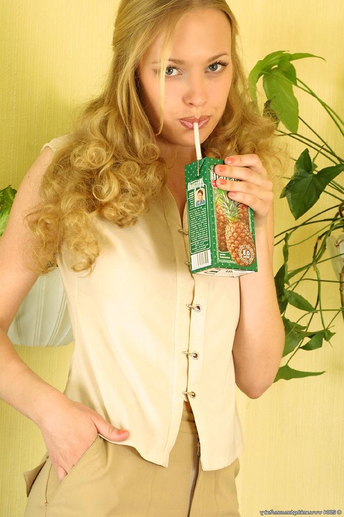 16P Svetlana shows off her hairy blonde pussy