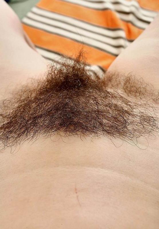 19P mature slut spreading her hairy twat