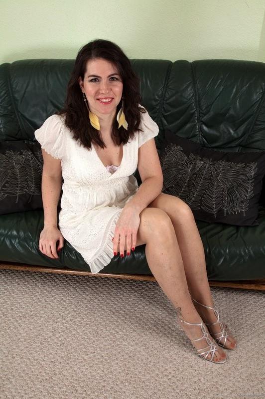 15P Hairy milf Eva shows off her goodies