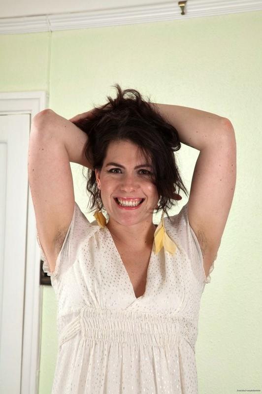 15P Hairy milf Eva shows off her goodies