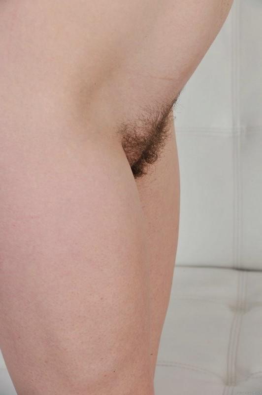 14P Starli got a real thick hairy pussy