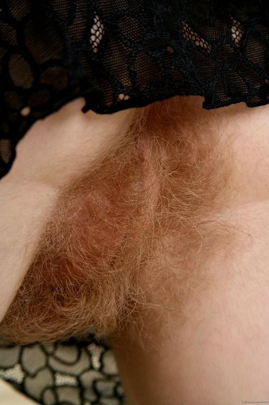 15P Eliza exposes her fury milf pussy