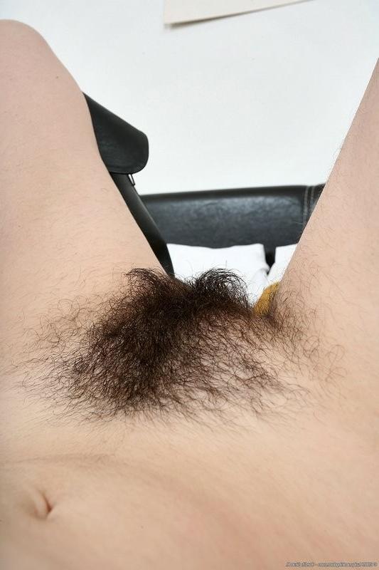 15P Honey has got one thick ass set of pussy lips