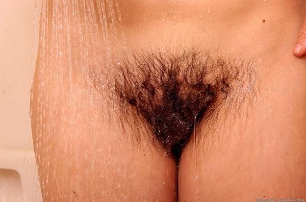 15P big tit Vicky washes her super fury bush