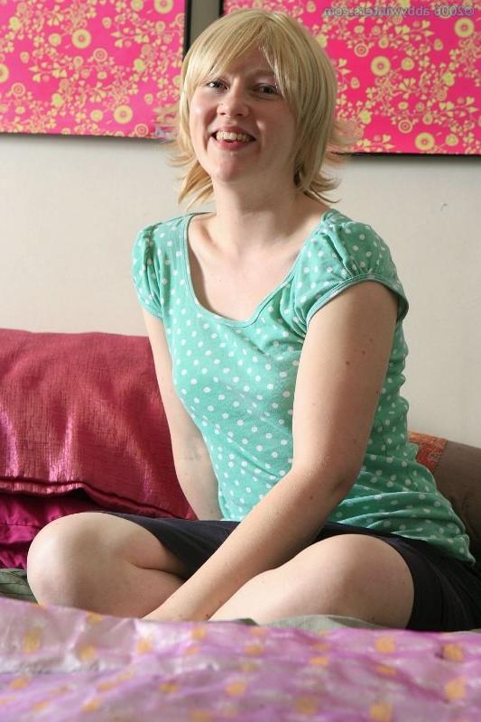 15P Girl shows her natural hairy pussy