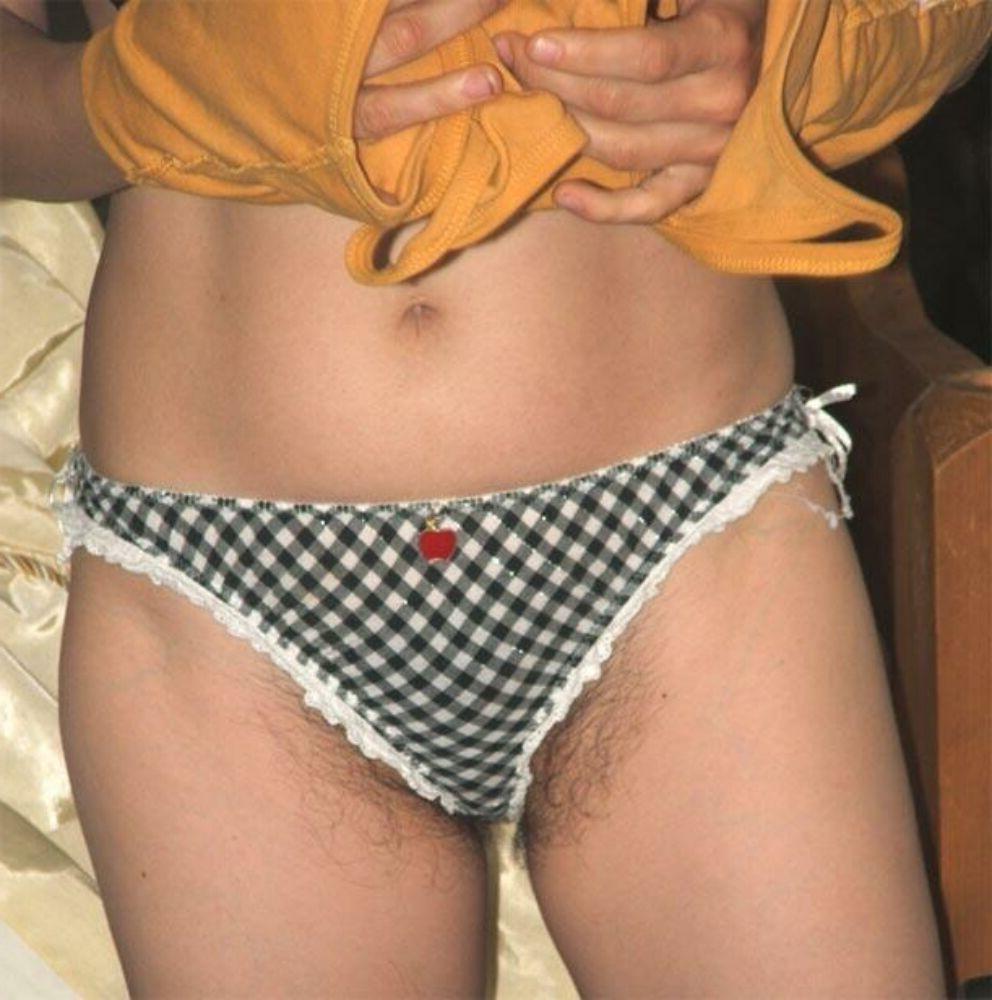 15P Hairy pussy girls posing gallery 20