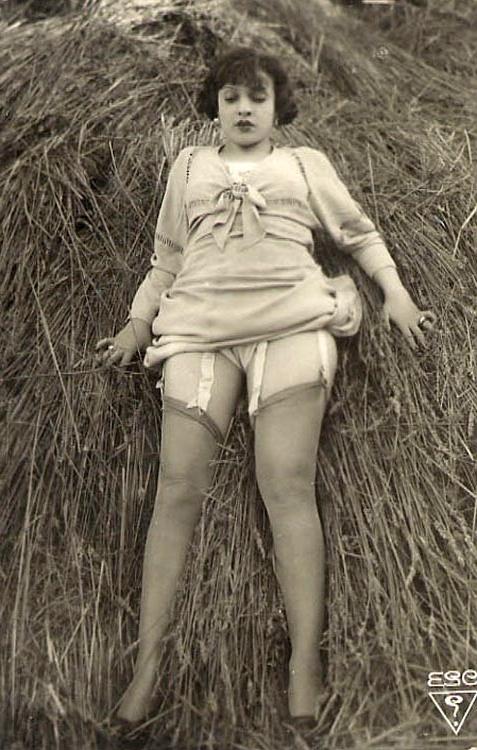 16P Babes demonstrates their thick twat bush and sexy tits