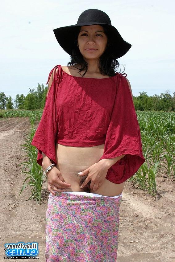 12P A Hot Latin America Babe Is Slowly Stripping And Showing Her Hai