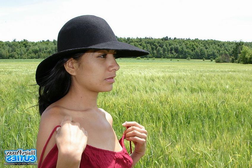 12P A Hot Latin America Babe Is Slowly Stripping And Showing Her Hai
