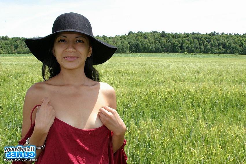 12P A Hot Latin America Babe Is Slowly Stripping And Showing Her Hai