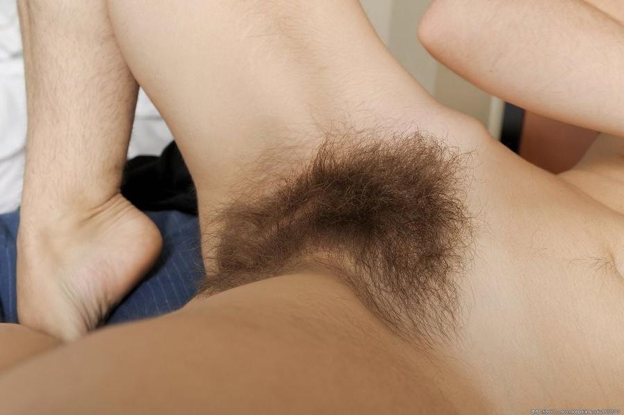 15P Very Hairy Amateur Girl Spreads Her Furry Pussy Wide