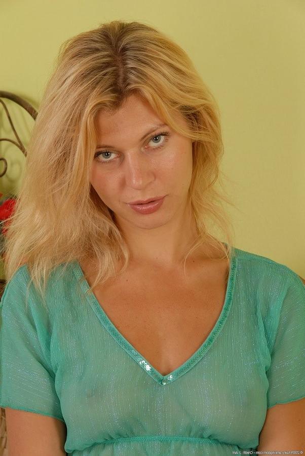 16P Beautiful Hairy Blond Amateur Model Spreads Her Legs