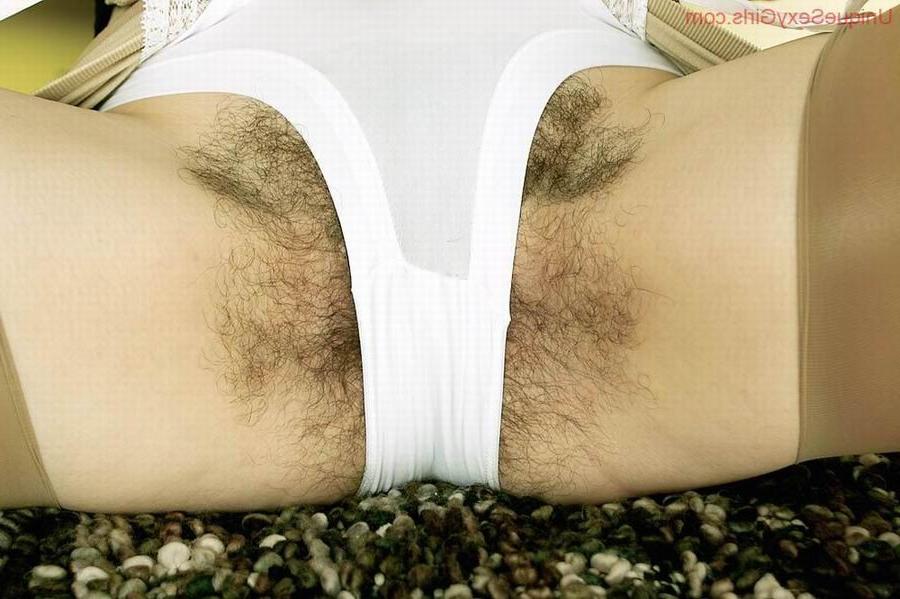 16P Haarige Amateur-Dame zeigt ihre Muschi