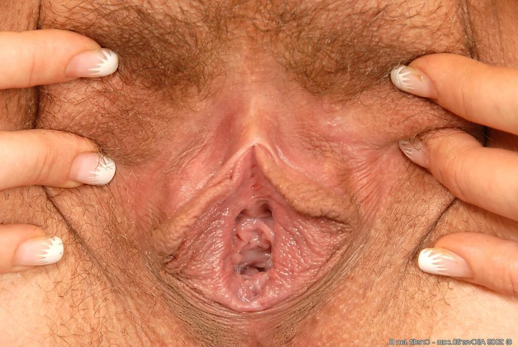 16P Hairy pregnant mature babe spreading her pussy open