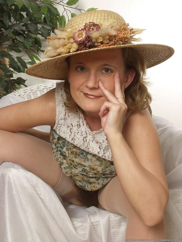 12P Furry amateur girl teasing with her hole