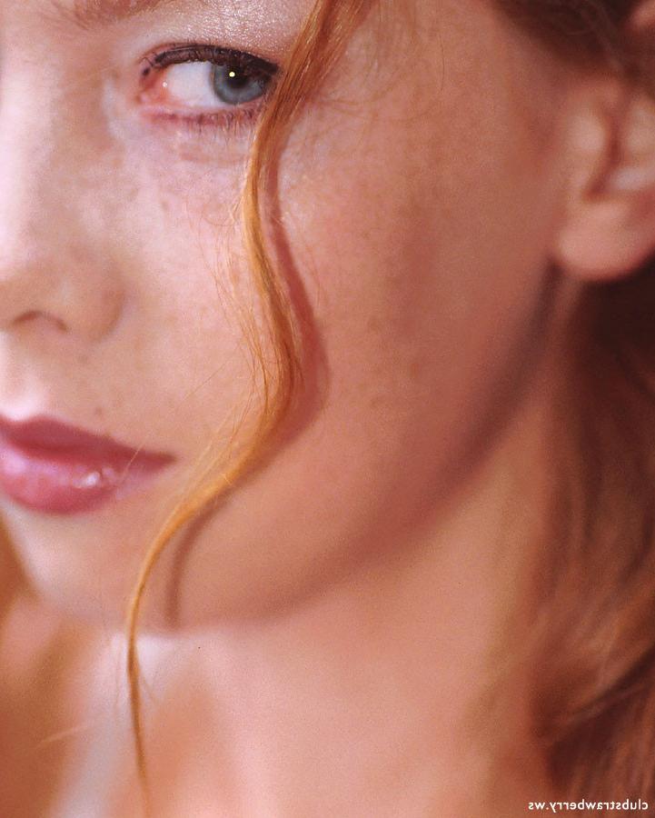 16P Redhead babe in garter belt shows fiery red bush