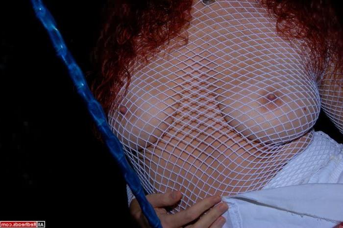 16P Red Bush Upskirt Babe Goes Pantyless Outdoors on a Swing