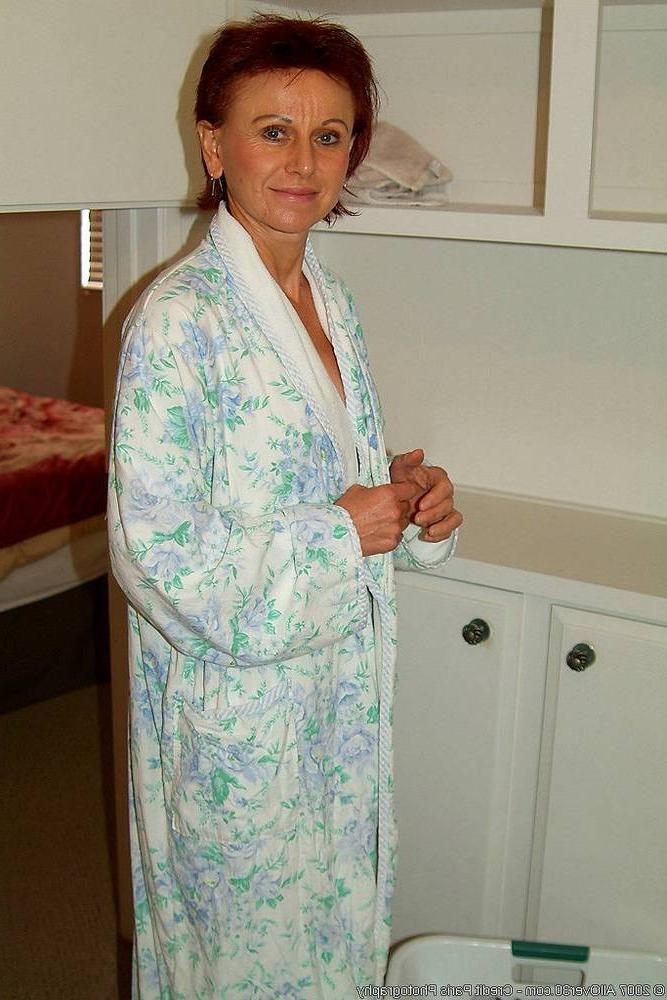 15P Housewife with a hairy cunt does her laundry at home