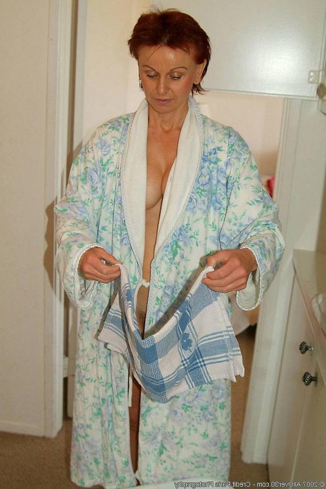 15P Housewife with a hairy cunt does her laundry at home