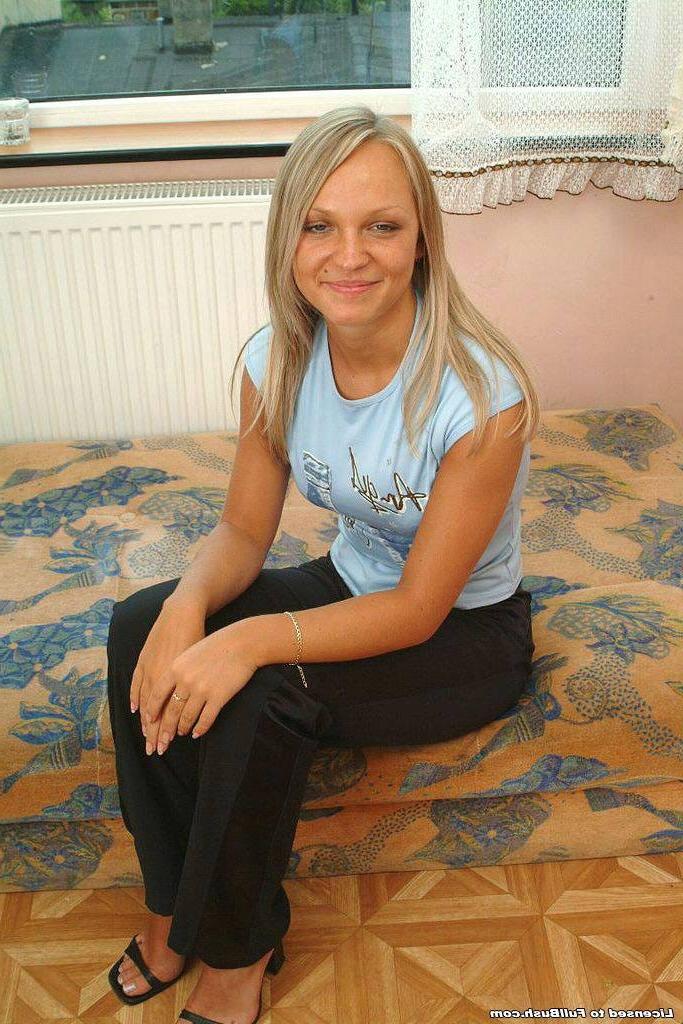 16P Busty blonde hottie shows off her hairy pussy