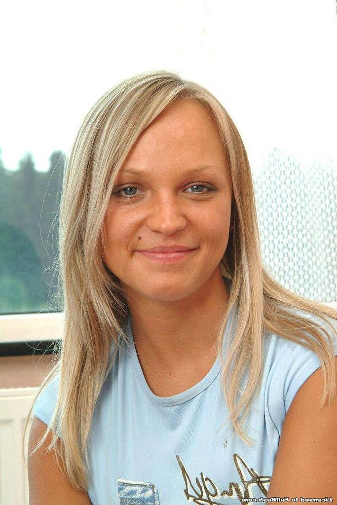 16P Busty blonde hottie shows off her hairy pussy