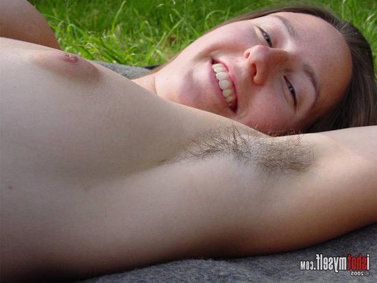 15P Hairy pussy and thighs on this amateur