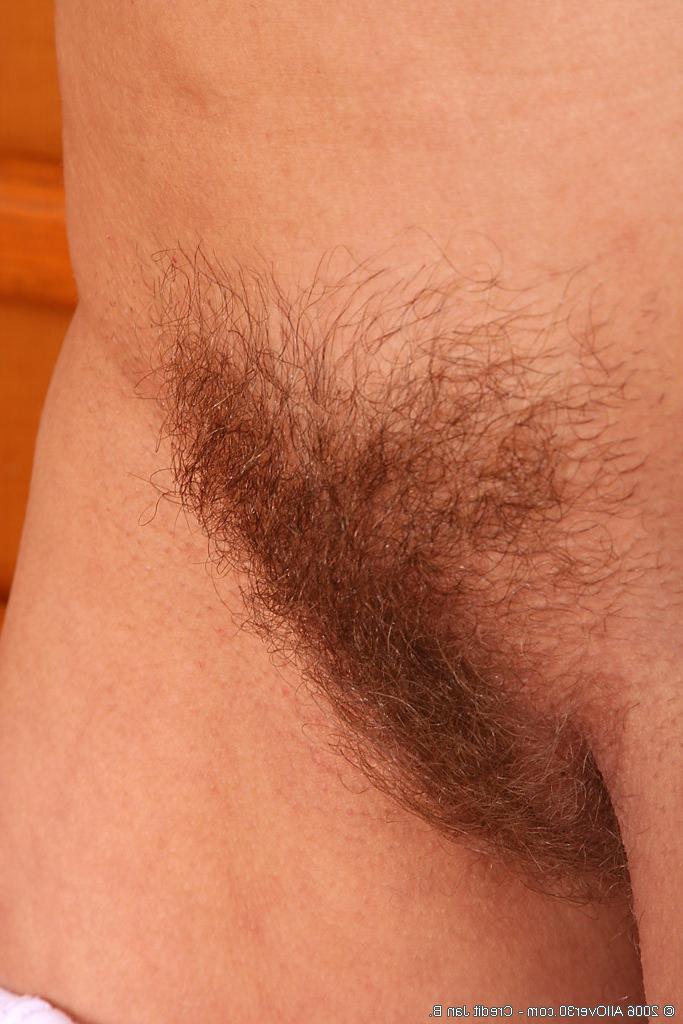16P mature and hairy blonde older lady plays with her pubes