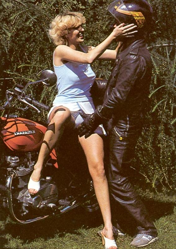 16P Stranger picking up a retro lady and fucks her