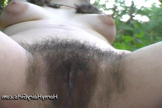 15P Thick hairy bush girl outside