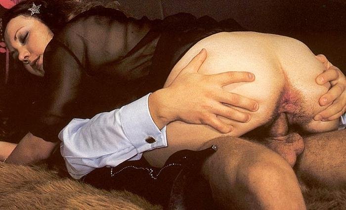 16P Hairy retro snatch fucked by two guys