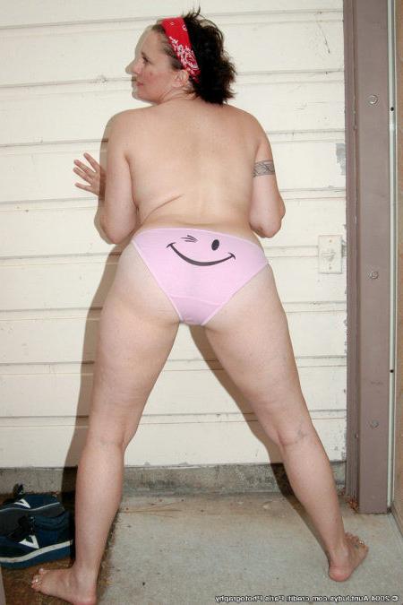 16P Fortyish Natural Woman Bares Full Bush and Tattoo