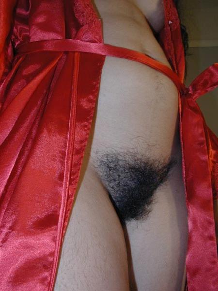 15P Latina with very thick bush
