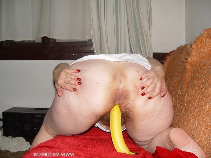 16P Mature redhead showing her hairy cunt