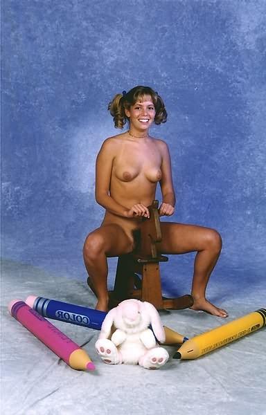 20P Young babe posing naked