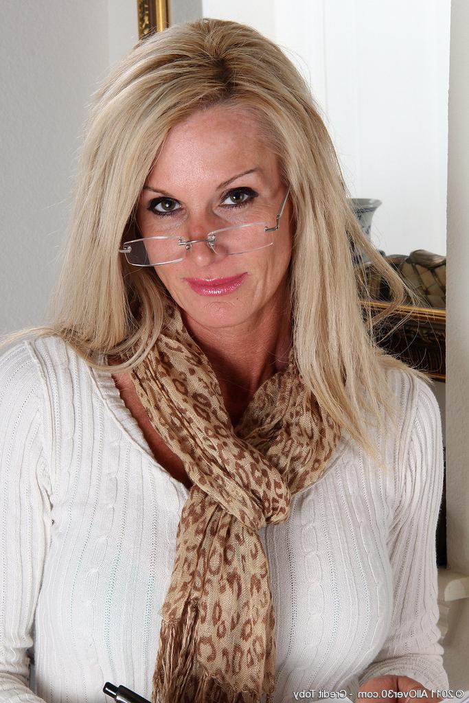 16P Popular 39 year old MILF Ingrid gets out of her office clothes