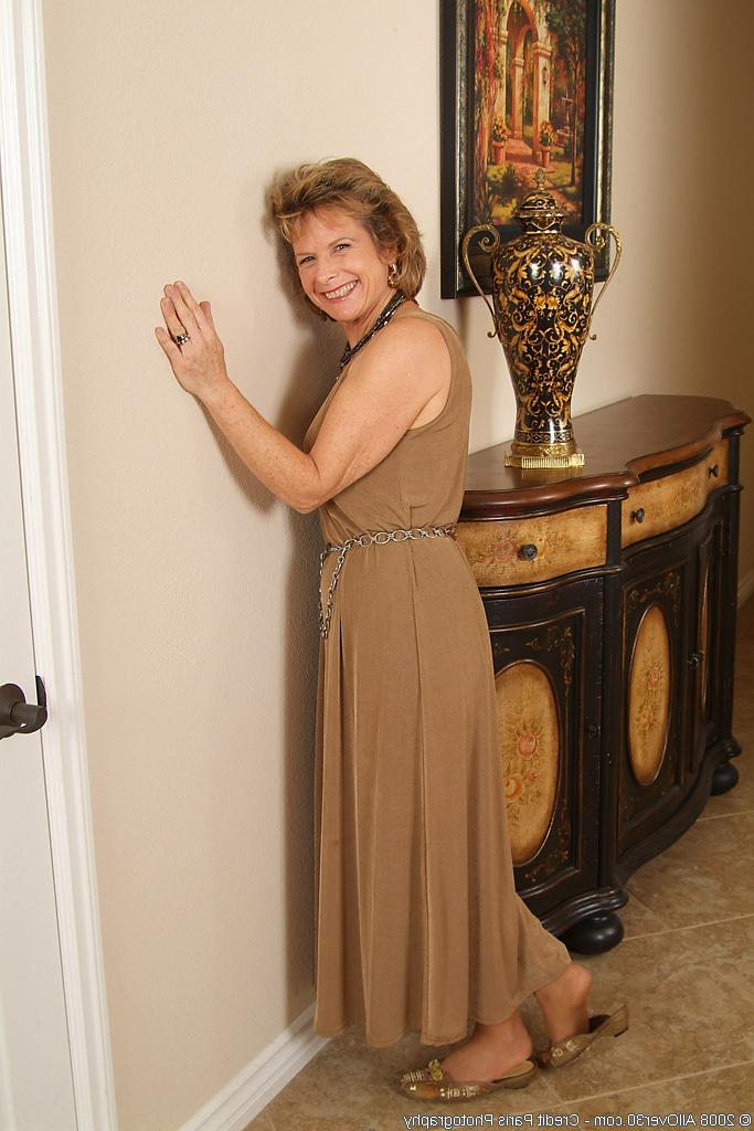 16P 54 year old Judy strips out of her nylons and spreads her legs