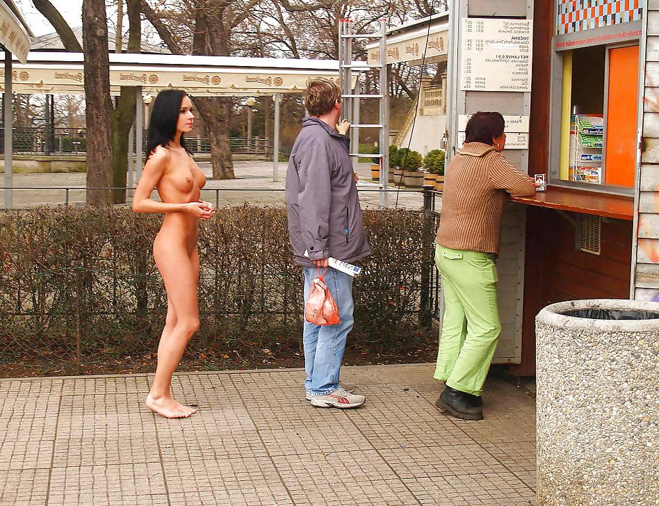 25P COLLECTION OF...NAKED AND PUBLIC FLASHING