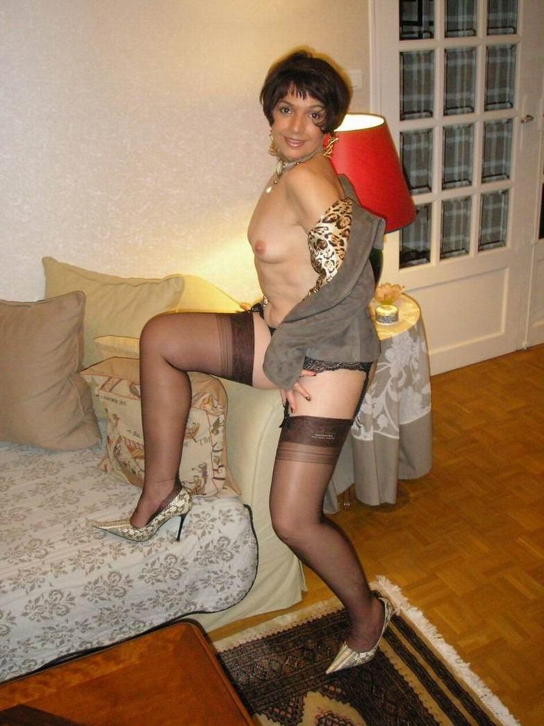 15P Amateur mature Nathalie in brown stockings