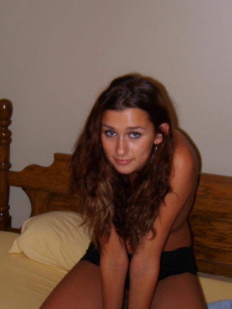 20P Brunette amateur girlfriend awesome blowjob