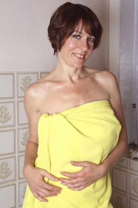 16P Hairy older woman is washing her full bush