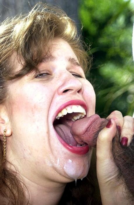 16P Busty mature woman gives head