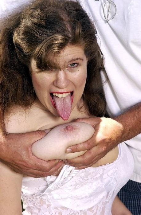 16P Busty mature woman gives head