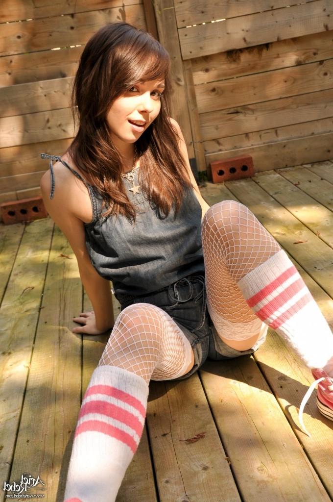 16P Innocent teen girl in stockings