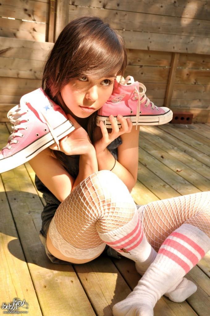 16P Innocent teen girl in stockings