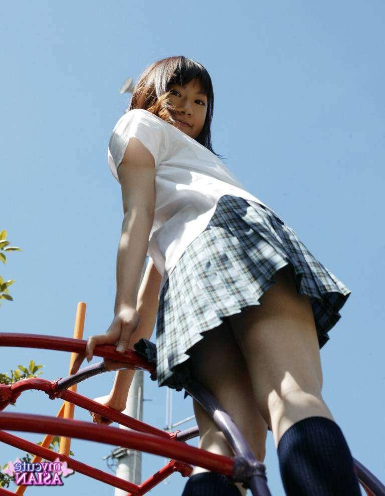 16P Japanese coed in uniform shows her tight cunt