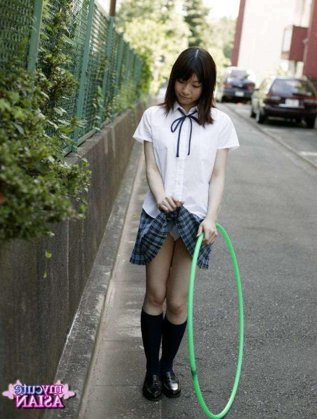 16P Japanese coed in uniform shows her tight cunt